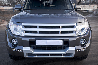 Накладка Broomer Design переднего бампера Mitsubishi Pajero IV 4 (2011-2015)