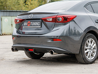 Диффузор заднего бампера var №1(ровный) Mazda 3 BM (2013 - 2019)