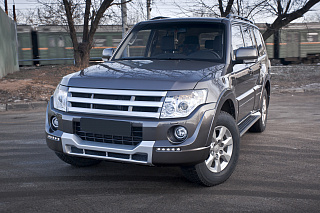 Накладка Broomer Design переднего бампера Mitsubishi Pajero IV 4 (2011-2015)