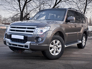 Накладка Broomer Design переднего бампера Mitsubishi Pajero IV 4 (2011-2015)
