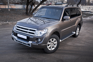 Накладка Broomer Design переднего бампера Mitsubishi Pajero IV 4 (2011-2015)